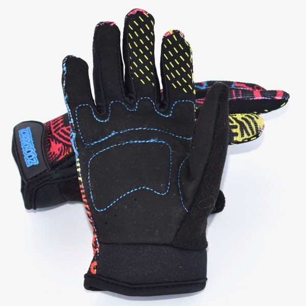 zippyrooz-toddler-little-gloves-Opposite look